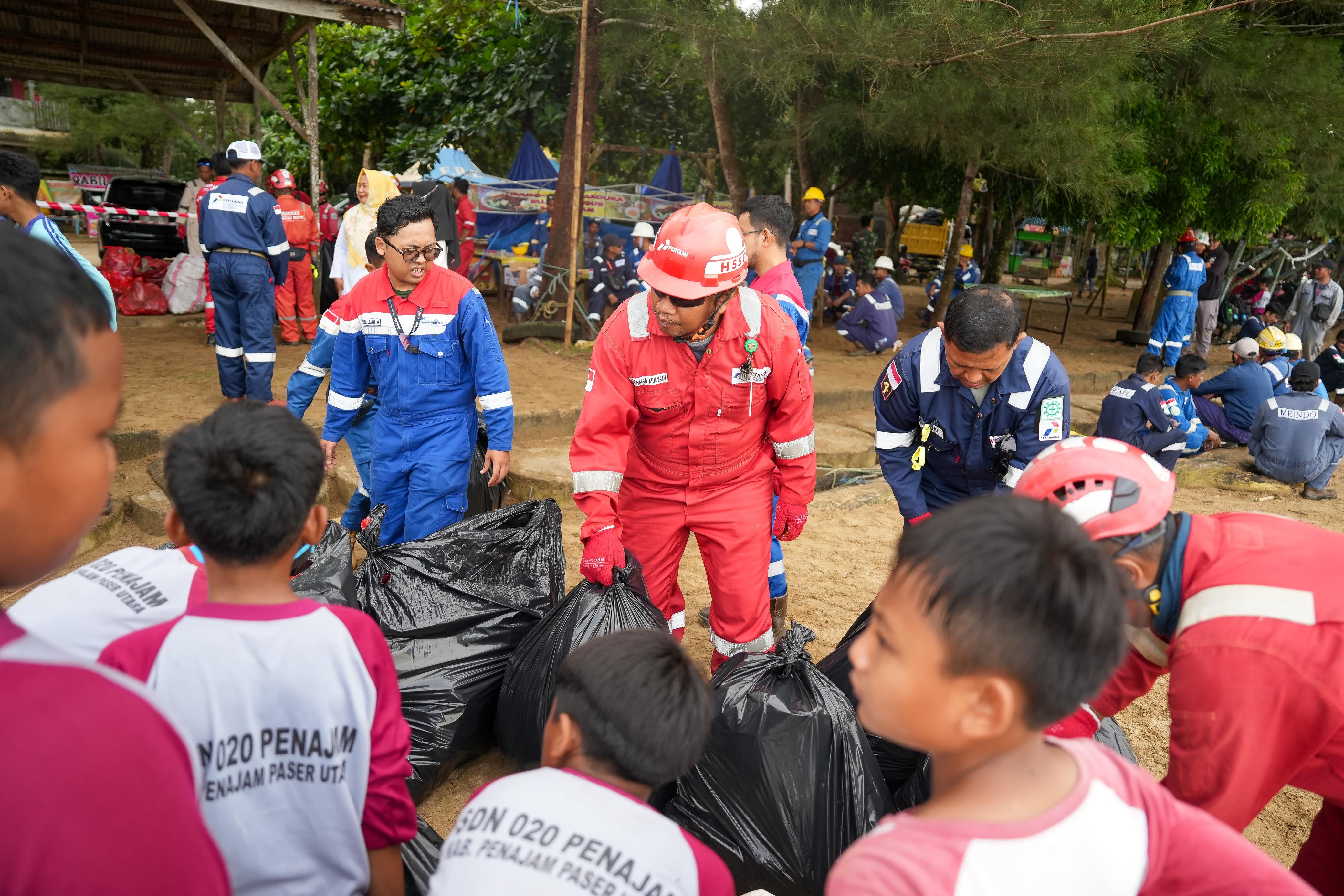 14,3 Ton Sampah Diangkut, PT KPB dan Warga PPU Kompak Aksi Bersih Pasca Lebaran