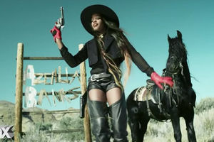 Azealia Banks penyanyi asal Amerika Serikat.