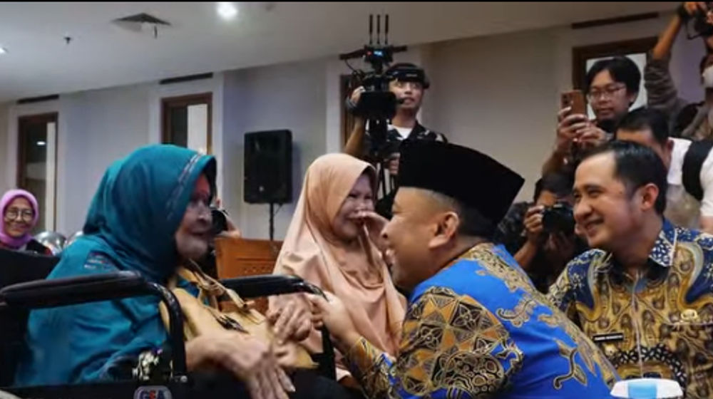 Pemkot Depok meluncurkan program Depok Sayang Ama Emak.