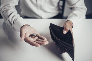 Ilustrasi orang hanya memiliki sedikit uang.