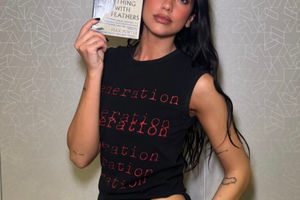 Service95 Book Club milik Dua Lipa.