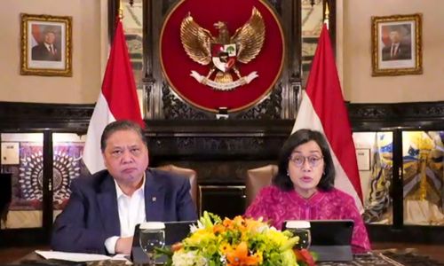 Menteri Koordinator Bidang Perekonomian Airlangga Hartarto dan Menteri Keuangan Sri Mulyani konferensi pers perkembangan lanjutan negosiasi dagang Indonesia-AS pada Jumat, 25 April 2025.