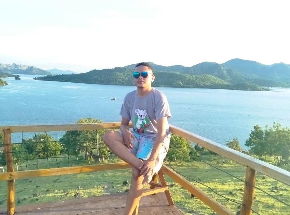 Ramai Dikunjungi Warga, 'Bukit Anjungan', Warloka Pesisir Suguhkan Keindahan Alam Yang Eksotis