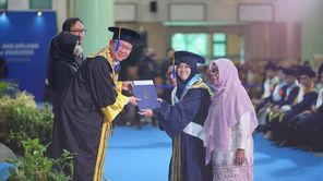 Wisudawan UII Yogyakarta Diminta Jaga Kecakapan dan Rasa Humor