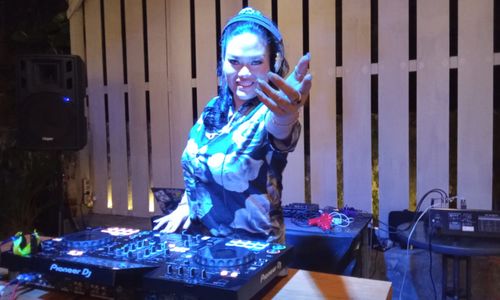dj2.jpg