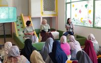 (Kiri ke Kanan)  HR Profesional Monica Andrana, Neuro Semantic Trainer & Marriage Coach Rani Zuliana, Co Founder at Quest Indonesia Haryani Primanti menyampaikan paparannya pada salah satu sesi Wellbeing Festival 2025, di WuffySpace Raya Bintaro, Tangerang Selatan. 