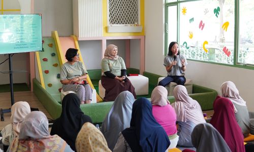 (Kiri ke Kanan)  HR Profesional Monica Andrana, Neuro Semantic Trainer & Marriage Coach Rani Zuliana, Co Founder at Quest Indonesia Haryani Primanti menyampaikan paparannya pada salah satu sesi Wellbeing Festival 2025, di WuffySpace Raya Bintaro, Tangerang Selatan. 