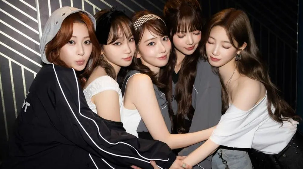 Group K-Pop LE SSERAFIM.