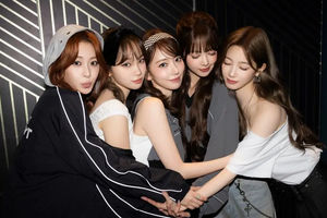 Group K-Pop LE SSERAFIM.