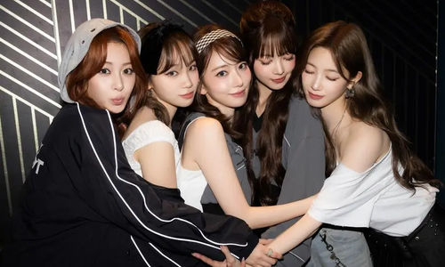 Group K-Pop LE SSERAFIM.