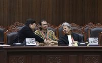 Para pemohon dan kuasanya dalam sidang Pengucapan Putusan Nomor 105/PUU-XXII/2024 yang dipimpin Ketua MK Suhartoyo, Selasa, 29 April 2025. 