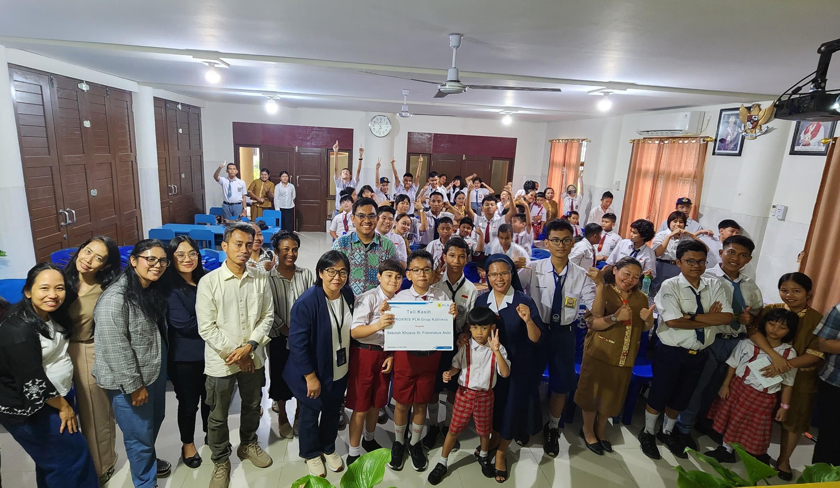 PLN Bawa Terang dan Kasih di Paskah 2025, Salurkan Bantuan ke Sekolah dan Panti Asuhan