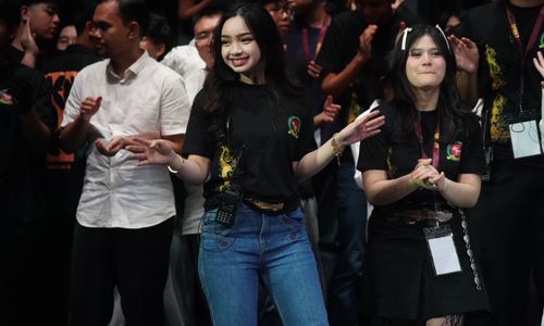 Putri Menko Perekonomian Airlangga pimpin pentas drama musikal “Unravelled di Ciputra Artpreneur Theatre, Jakarta, Jumat, 2 Mei 2025.