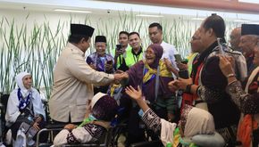 Penuh Haru, Jamaah Haji Sampaikan Terima Kasih ke Prabowo: 'Alhamdulillah, Ongkos Haji Turun'
