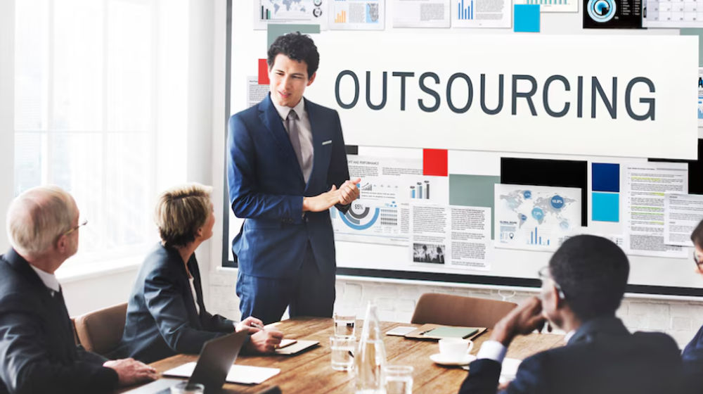 Ilustrasi pekerja outsourcing.