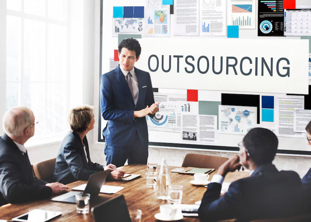 Ilustrasi pekerja outsourcing.