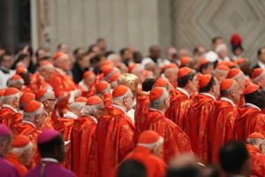 Para kardinal menghadiri misa untuk Pemilihan Paus Roma, sebelum dimulainya konklaf, di Basilika Santo Petrus, Vatikan, pada 7 Mei 2025.