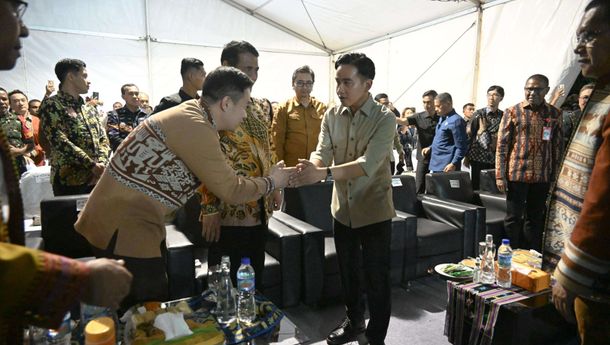 Wapres Gibran Kunjungi Pentas Seni dan Budaya NTT di Halaman Kantor Gubernur NTT di Kupang