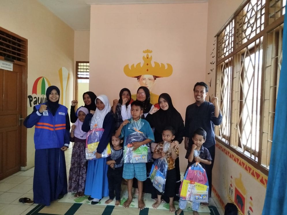 Perpustakaan Cahaya Ilmu menyalurkan Beasiswa Cahaya Ilmu kepada para pemustaka yang rajin berkunjung ke perpustakaan. 