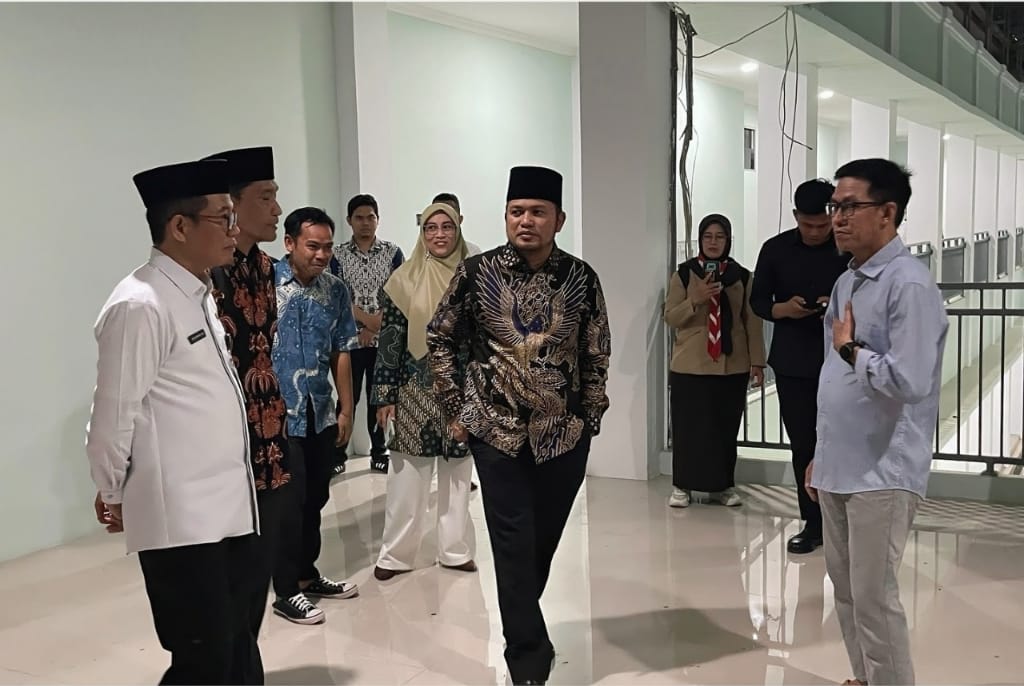 Gubernur Kalimantan Timur Rudy Mas'ud mengunjungi calon sekolah rakyat di Samarinda. 
