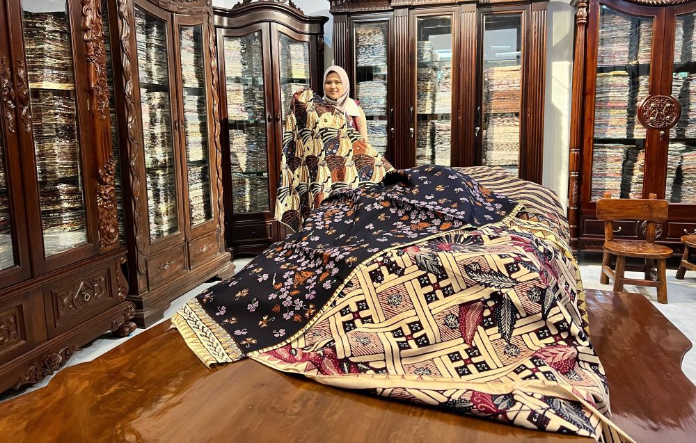 Setia Pada Lilin, Bukan Printing: Dimas Batik Jadi Penjaga Terakhir Batik Tulis Tasikmalaya