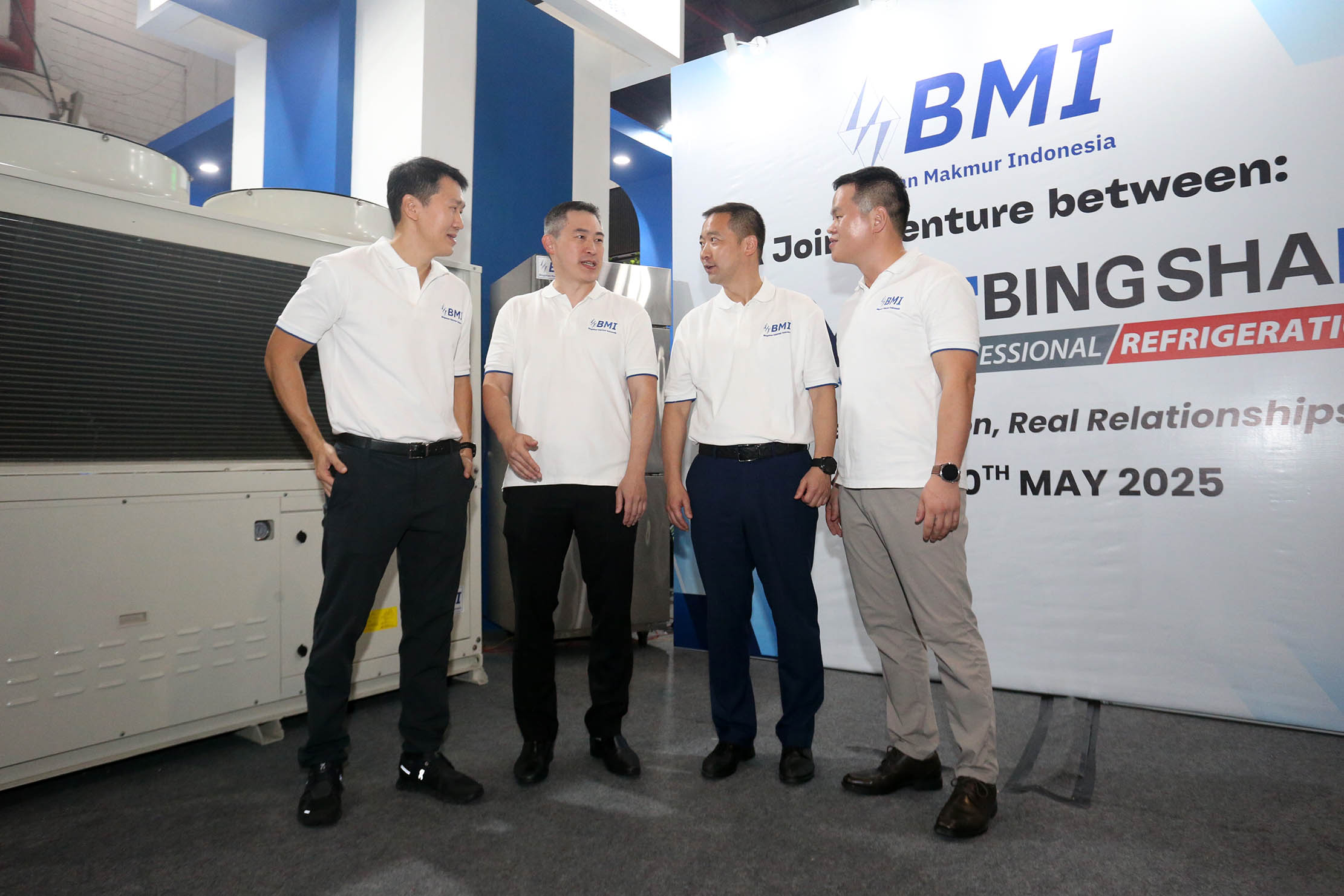 Direktur PT Bingshan Makmur Indonesia Jonathan Halim, Direktur Utama PT Bingshan Makmur Indonesia Jason Halim, Direktur PT Bingshan Makmur Indonesia Wang Feng, dan Deputy General Manager PT Bingshan Makmur Indonesia Bi Shuguang berbincang usai peluncuran perusahaan patungan (joint venture) PT Bingshan Makmur Indonesia (BMI) dalam ajang International Indonesia Seafood & Meat (IISM) dan Indonesia Cold Chain Expo 2025 di JIExpo Kemayoran, Jakarta 10 Mei 2025. Foto : Panji Asmoro/TrenAsia