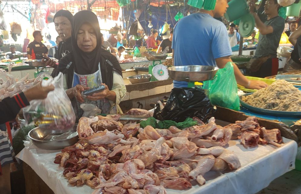 Update Harga Bahan Pangan: Harga Ayam Tembus Rp 35 Ribu per Kilogram