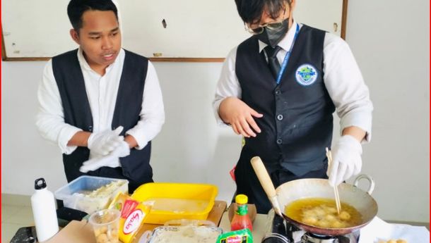 Wujudkan 'Proyek Horeka' Mahasiswa APTI Jajakan Aneka Produk Kuliner Alternatif di Sekolah Tunas Indonesia'