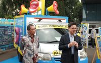 Direktur Jenderal Pengawasan Ruang Digital Kementerian Komunikasi dan Digital RI Alexander Sabar (kiri) bersama dengan Head of Regulatory and Public Affairs GoTo Financial Budi Gandasoebrata (kanan) menjelaskan program ‘Judi Pasti Rugi Keliling’ dari GoPay.