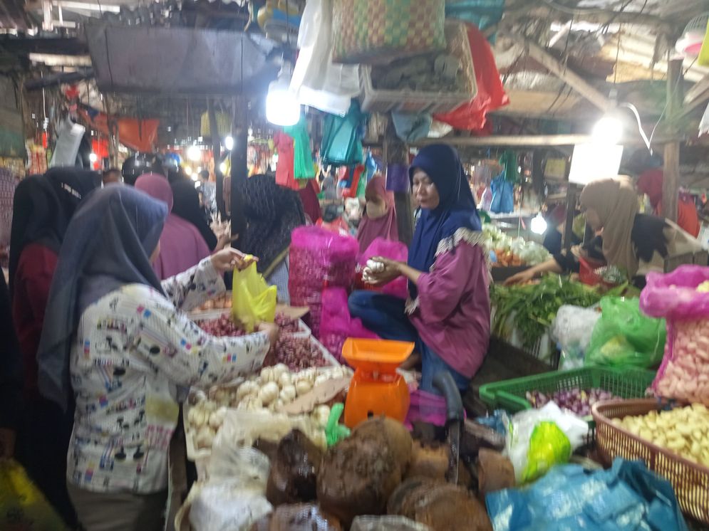 Update Harga Bahan Pangan: Harga Bawang Merah Turun