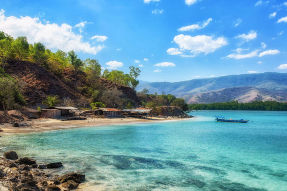 pantai di tl.jpg