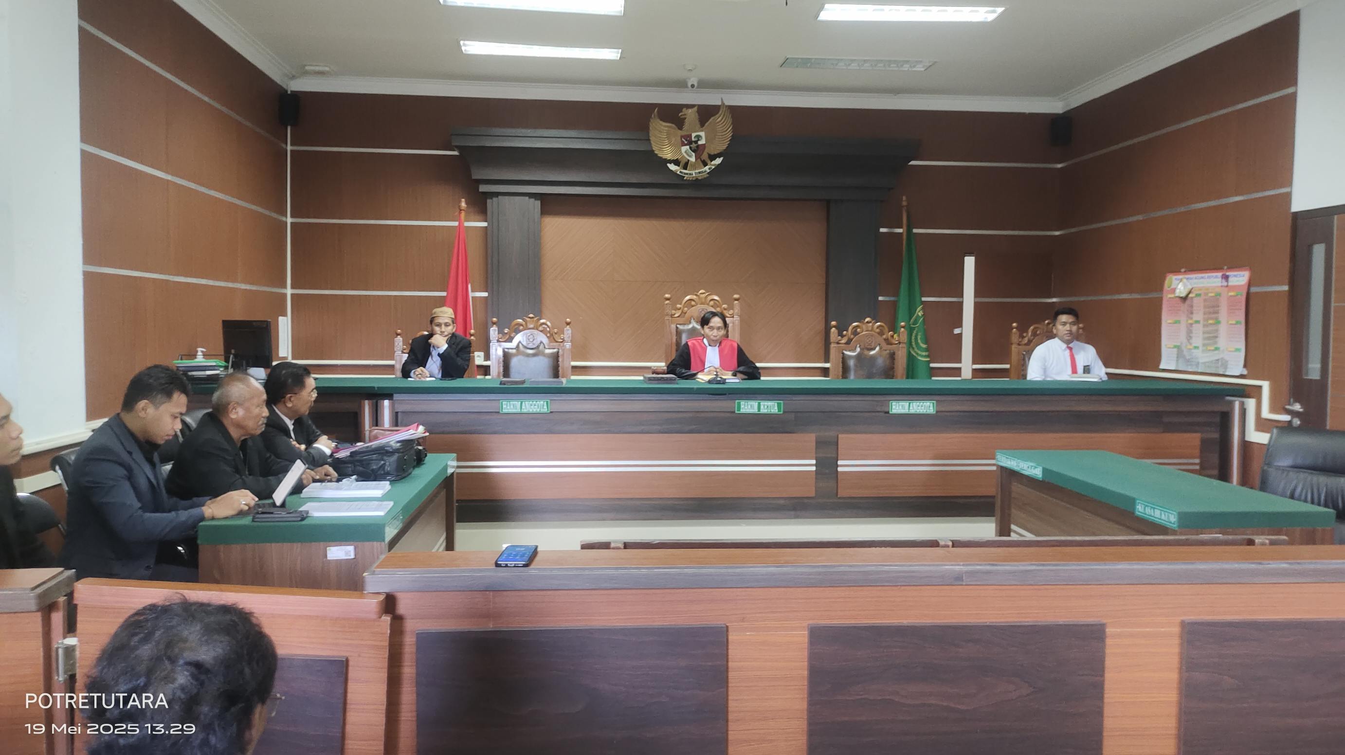 Sidang Praperadilan AGK di Pengadilan Negeri Manado tidak dihadiri pihak termohon yaitu Direskrimsus Polda Sulut. (Foto:Mike)