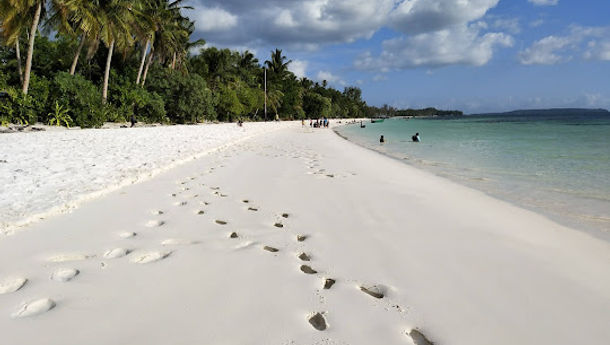 Mengintip Kemolekan Pulau-pulau dan Pantai Laut di Maluku Tenggara