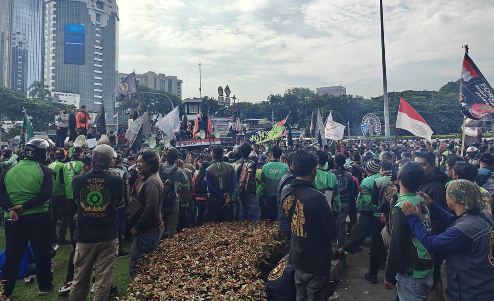 10 Barang Penting yang Wajib Anda Bawa Sebelum Ikut Aksi Demonstrasi