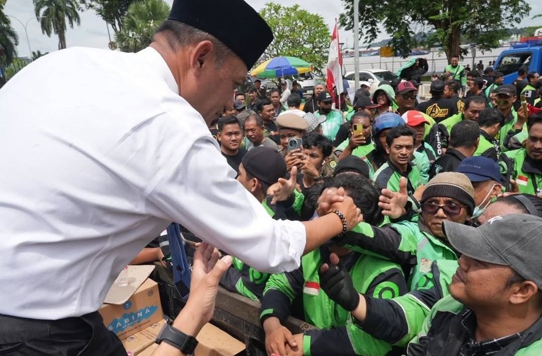 Wakil Gubernur Kaltim Seno Aji menemui para driver ojol yang melakukan aksi damai, Selasa (20/5/2025).