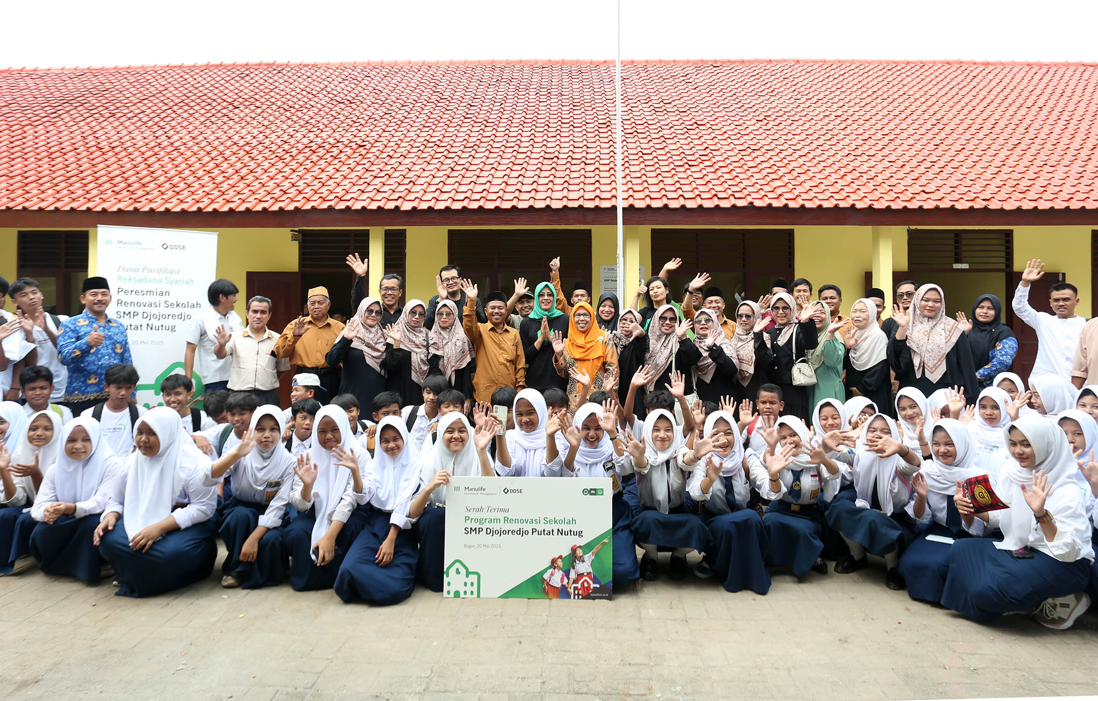 Manulife Renovasi Sekolah - Panji 3.jpg