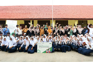 Manulife Renovasi Sekolah - Panji 3.jpg