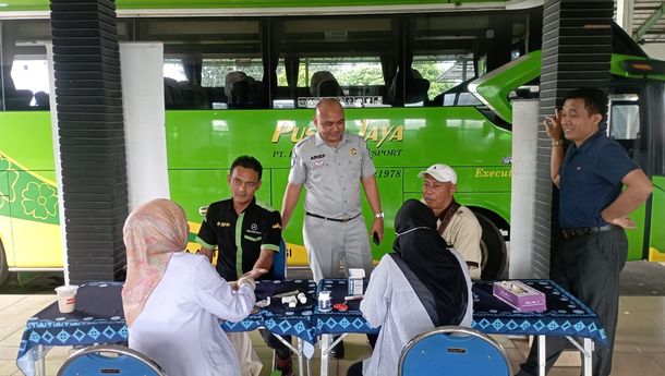 Jasa Raharja Pelatihan PPGD dan Pelayanan Kesehatan Gratis di Pool Bis PO Puspa Jaya