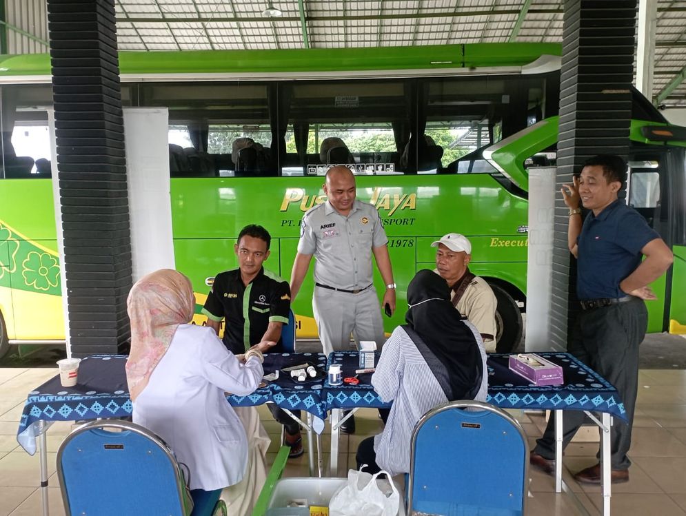 Pool Bis PO Puspa Jaya menjadi tempat kegiatan Pelatihan PPGD dan Pelayanan Kesehatan Gratis. 