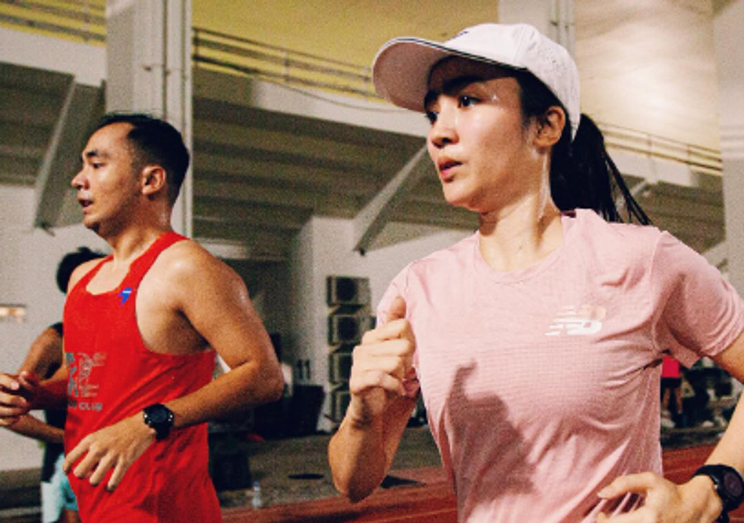 Febby Rastanty ikut lari maraton.
