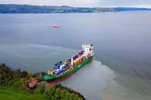 kapal nabrak rumah.jpg