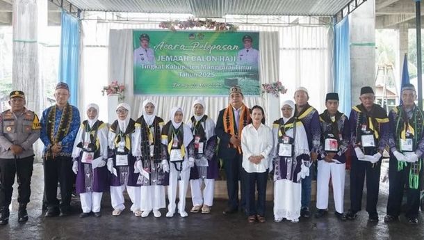 Wakil Bupati Manggarai Timur Memberangkatkan 10 Jamaah Calon Haji