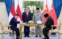 Prabowo dan PM China menyaksikan penandatanganan kerjasama strategis kedua negara