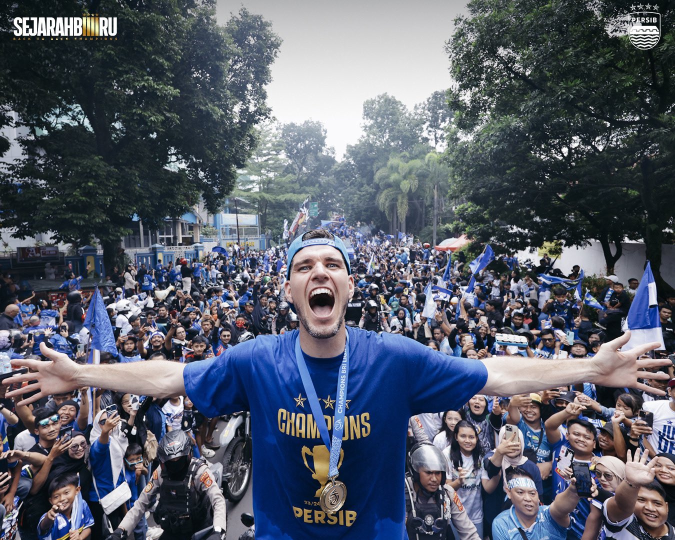 Parade Persib Bandung usai Juara Liga 1 2024/2025.