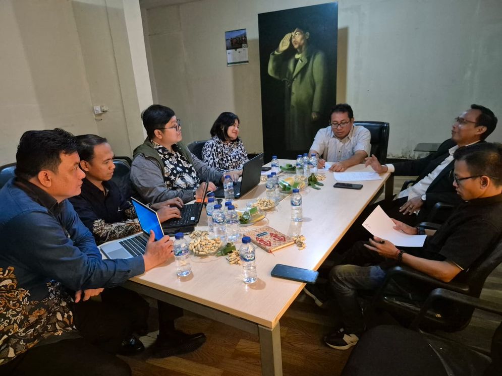 Direktorat Antikorupsi Badan Usaha (AKBU) Komisi Pemberantasan Korupsi (KPK) melakukan kunjungan kerja  ke kantor pusat Serikat Media Siber Indonesia (SMSI) Jl Veteran II – Jakarta Pusat, Selasa pagi (27/5/2025).