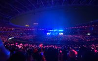 Stadion Utama Gelora Bung Karno berubah jadi lautan pink saat BLINK bersatu mendukung BLACKPINK di konser BORN PINK, Maret 2023.