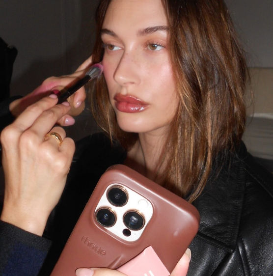 Hailey Bieber.