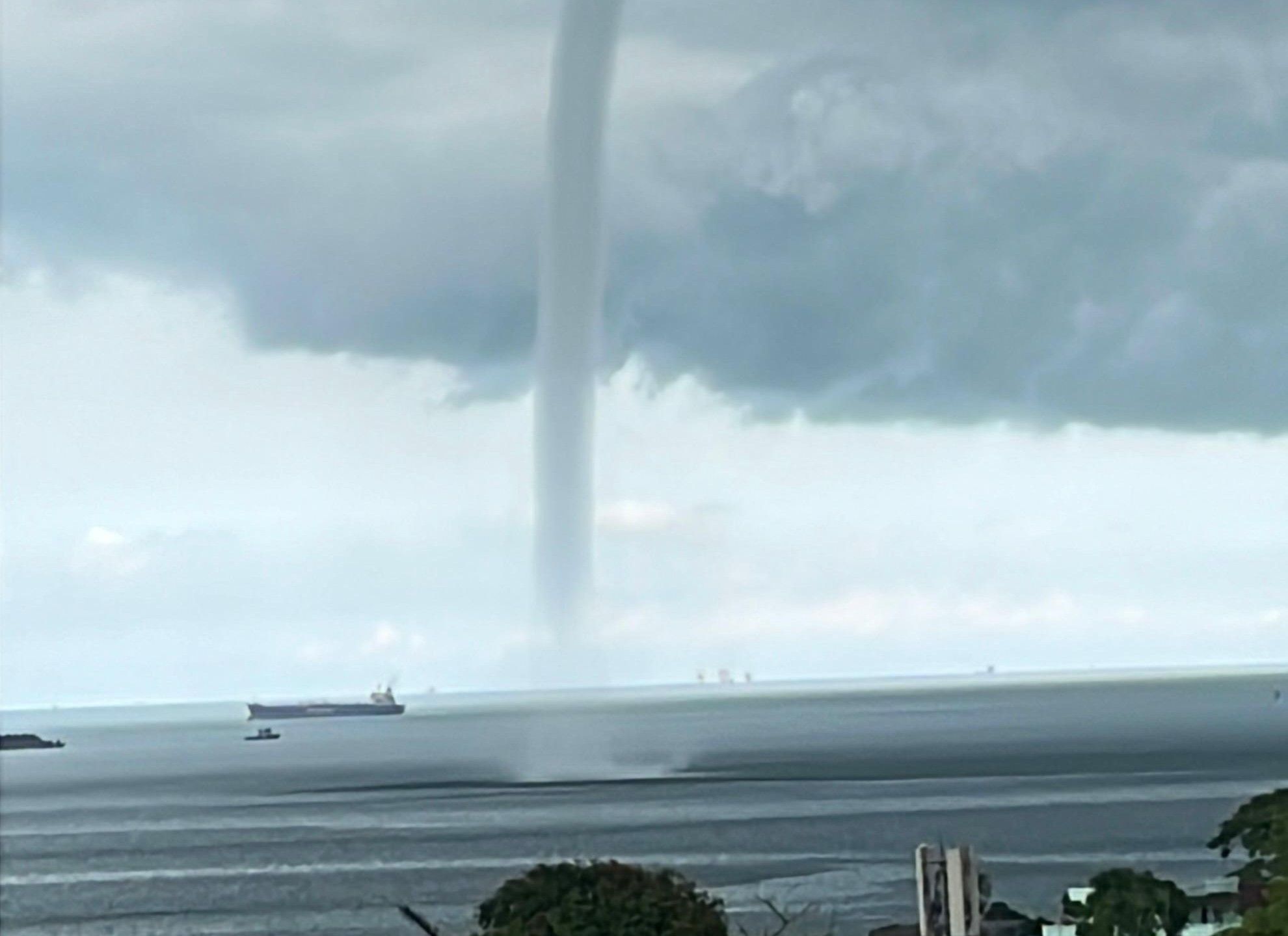 Waterspout Muncul di Teluk Balikpapan, Sempat Direkam Warga