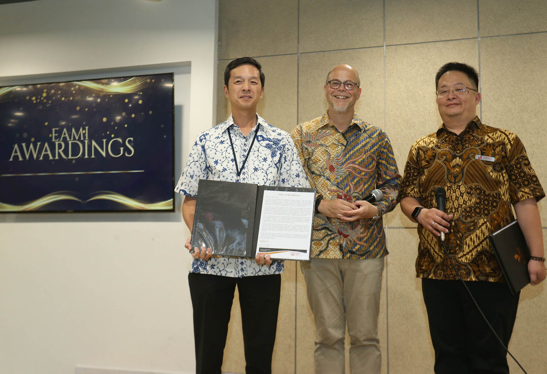 BCA Raih Award - Panji 1.jpg