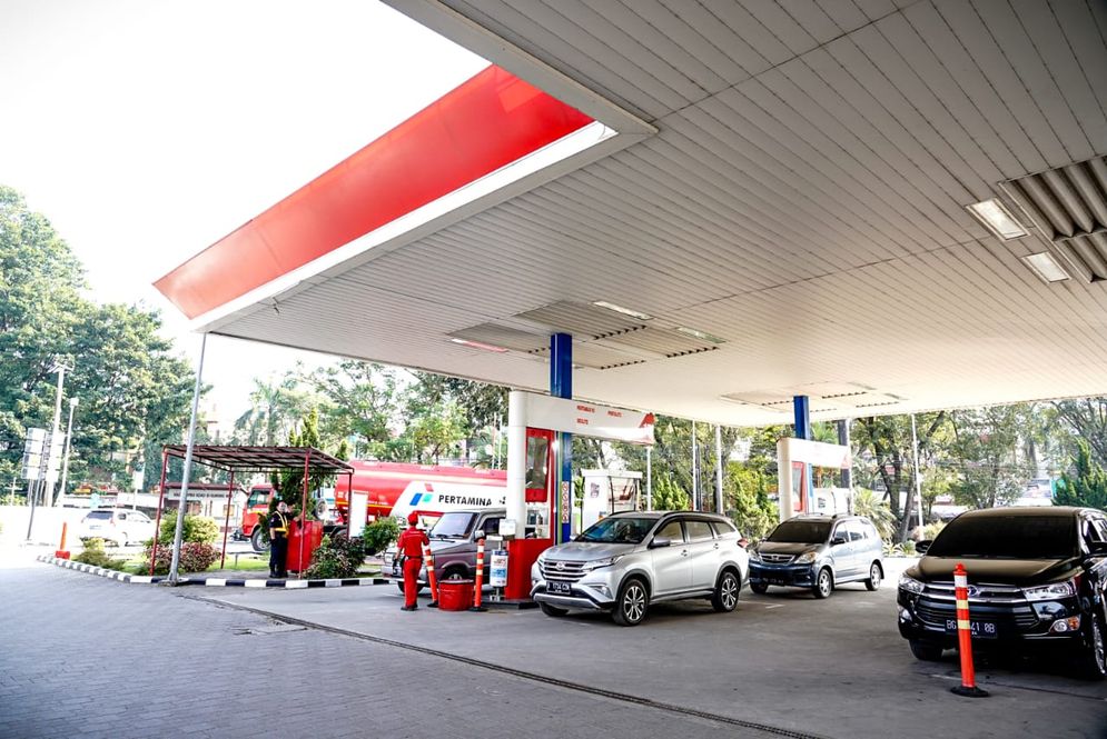 Ilustrasi pengisian BBM di SPBU Pertamina